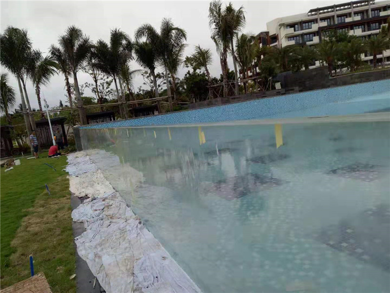 egyedi vágású kültéri akril úszómedence panelek